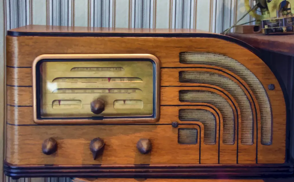 Vintage Desk Accessories General Electric Radio
